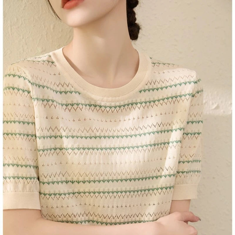 2025 New Summer Korean Version Minimalist Slim Fit Short Sleeved Round Neck Printed Contrasting Hollow Out Women's T-shirt Top